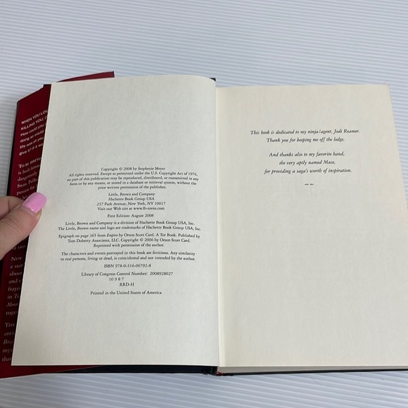 First Edition hardcover Breaking Dawn book written by Stephanie Meyer - Picture 6 of 10